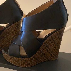 Beautiful Aldo textured platforms!